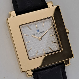 Square watch's front made of gold colour stainless steel 33 x 33 mm.